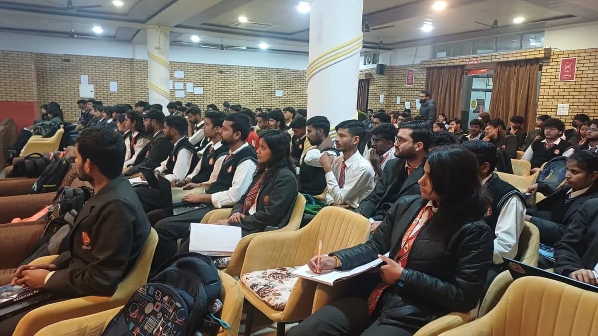 TURNING FRESHERS INTO FUTURE IT PROFESSIONALS TURNING FRESHERS INTO FUTURE IT PROFESSIONALS